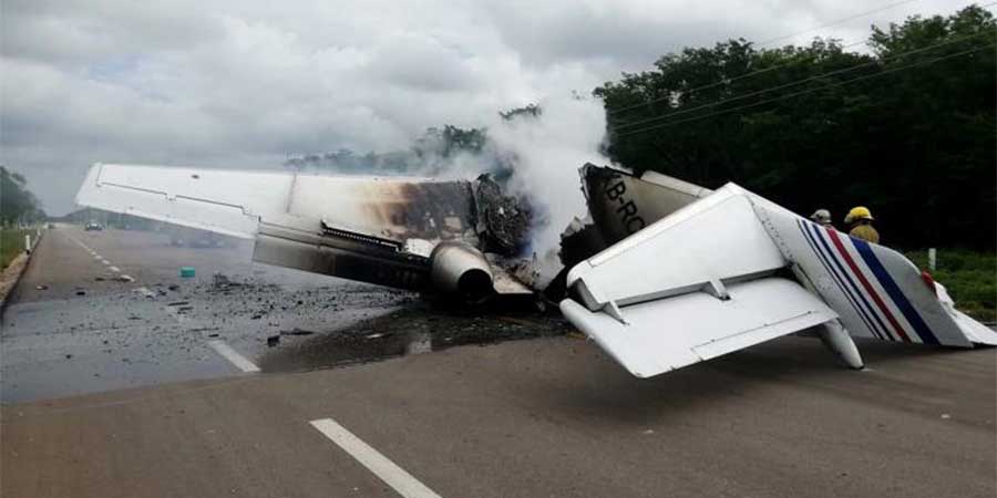 ΜΕΞΙKO: Ο στρατός βρήκε μικρό αεροσκάφος στις φλόγες και εγκαταλελειμμένο αυτοκίνητο με ποσότητα παράνομων ουσιών